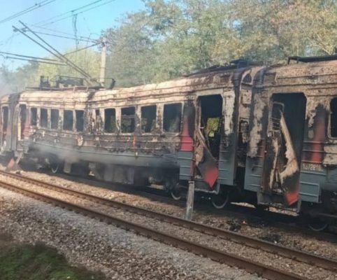 В Краснодарском крае прямо в пути загорелся электропоезд