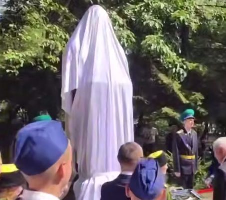 В Находке открыли памятник Дзержинскому