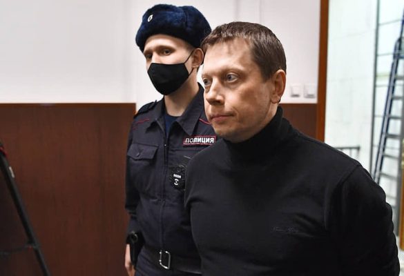 Осужденный на 10 лет за взятки таможенник ушел на СВО