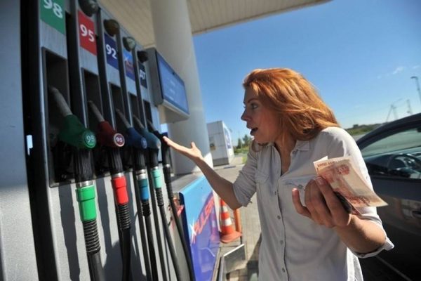92 бензин достиг рекорда стоимости на Петербургской бирже