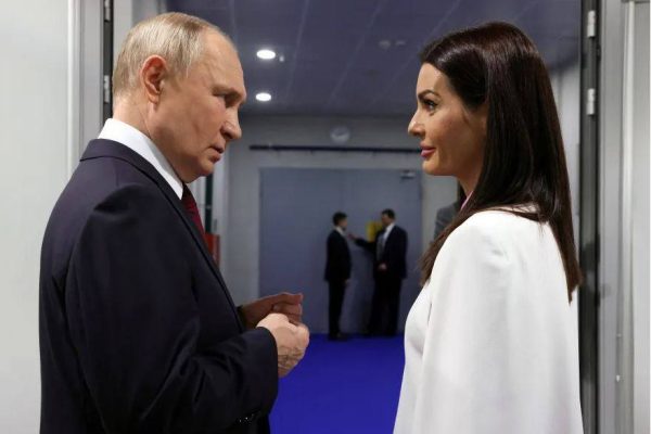 Находящаяся в заключении глава Гагаузии через адвокатов передала поздравление Путину с днём рождения