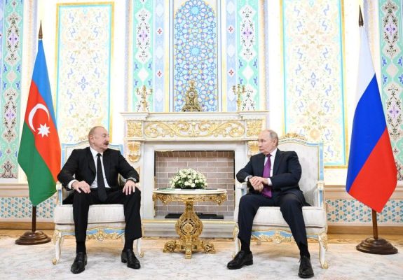Путин предложил Алиеву начать встречу с обсуждения авиакатастрофы