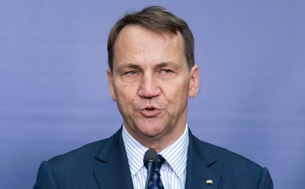 Глава польского МИД угрожает «посадить» самолёт Путина