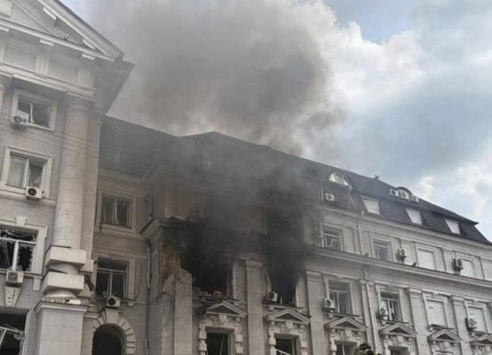 Россия ударила по зданию СБУ в самом центре Киева